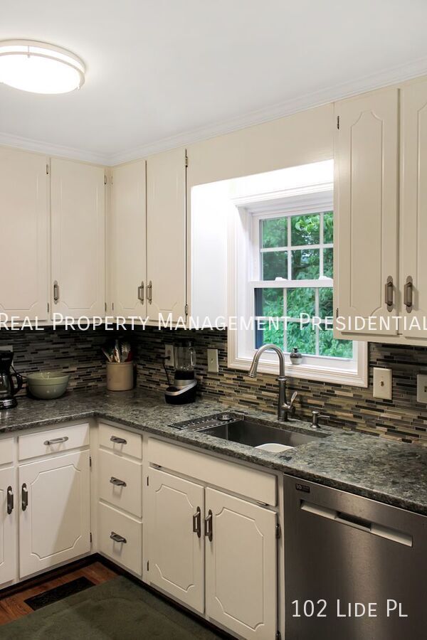 102 Lide Pl in Charlottesville, VA - Building Photo - Building Photo