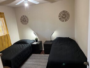 5410 Greylog Dr in Houston, TX - Building Photo - Building Photo