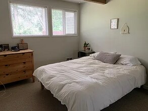 21521 73rd Pl W, Unit 2 in Edmonds, WA - Building Photo - Building Photo