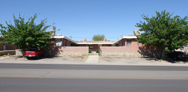 5125 Trowbridge Dr in El Paso, TX - Building Photo - Building Photo