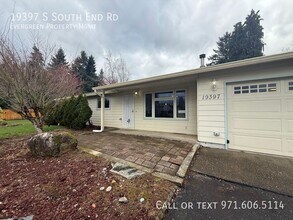19397 South End Rd in Oregon City, OR - Building Photo - Building Photo