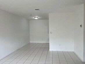 5310 NW 22nd St, Unit 5310 in Lauderhill, FL - Building Photo - Building Photo