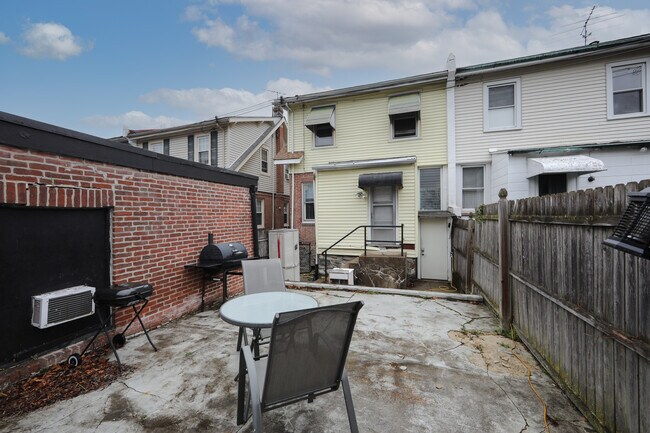 424 Tyson Ave in Philadelphia, PA - Building Photo - Building Photo