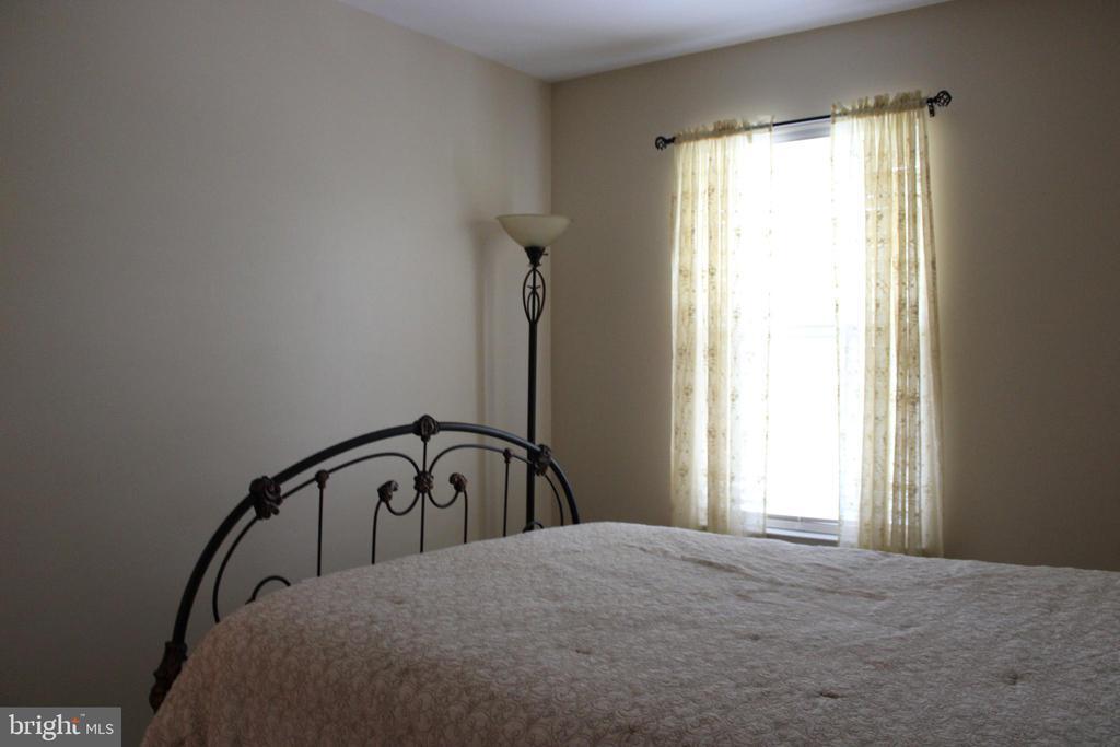 14186 Hunters Run Way in Gainesville, VA - Building Photo