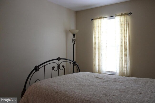 property at 14186 Hunters Run Way