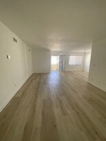 5335 Yarmouth Ave in Los Angeles, CA - Building Photo