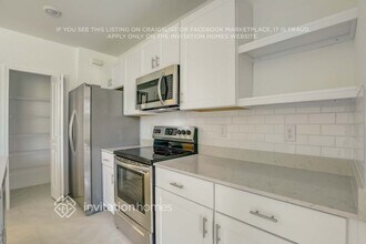 2059 E Landings Wy in Port Charlotte, FL - Foto de edificio - Building Photo