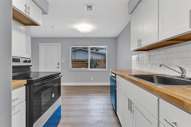 property at 1120 SW 30th St