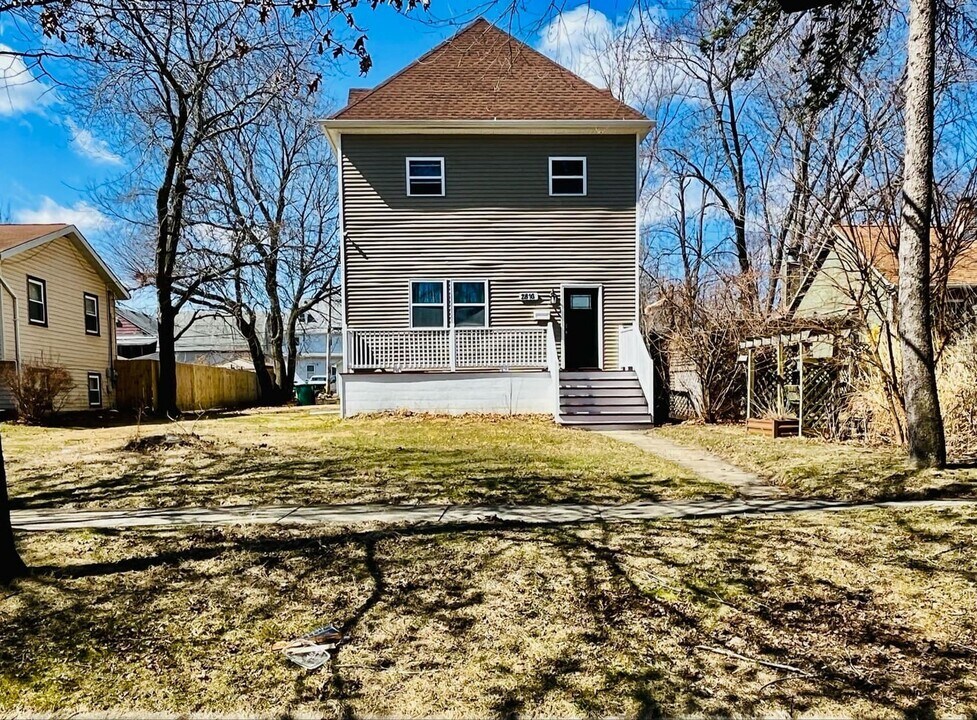 2816 Edina Blvd in Zion, IL - Building Photo