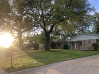 404 East 19th Avenue in Belton, TX - Foto de edificio - Building Photo