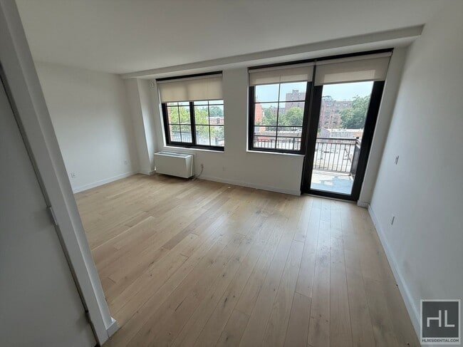 Beautiful Studio Apartment In Flushing! $2