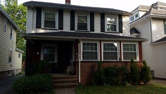 14 Kingsbury Ave in Batavia, NY - Building Photo