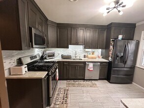 42 Townsend Dr in Matawan, NJ - Building Photo - Building Photo