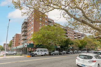 Kings Bay Houses in Brooklyn, NY - Foto de edificio - Building Photo