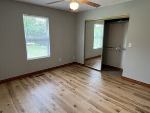 1721 S 10th Ave in Ozark, MO - Building Photo - Building Photo