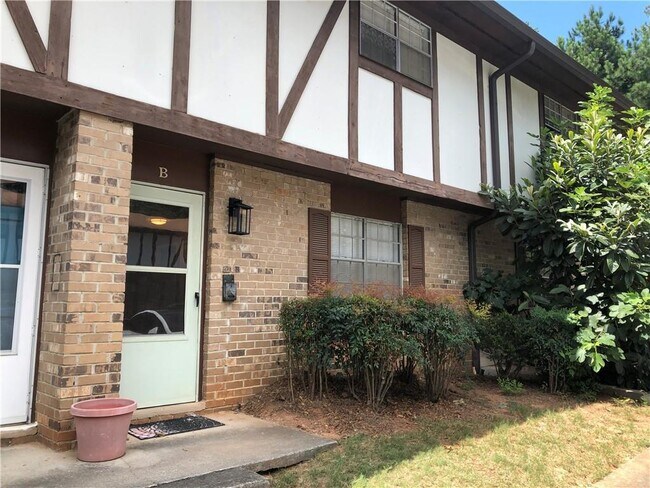 2956 N Dekalb Dr in Atlanta, GA - Building Photo - Building Photo