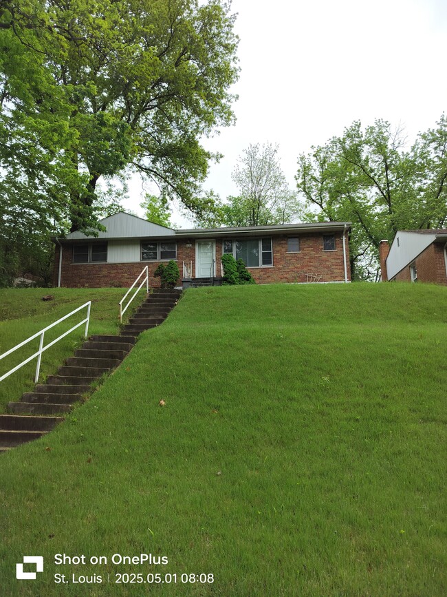 property at 635 SE Chambers Rd