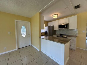 665 High Point Dr in Delray Beach, FL - Building Photo - Building Photo