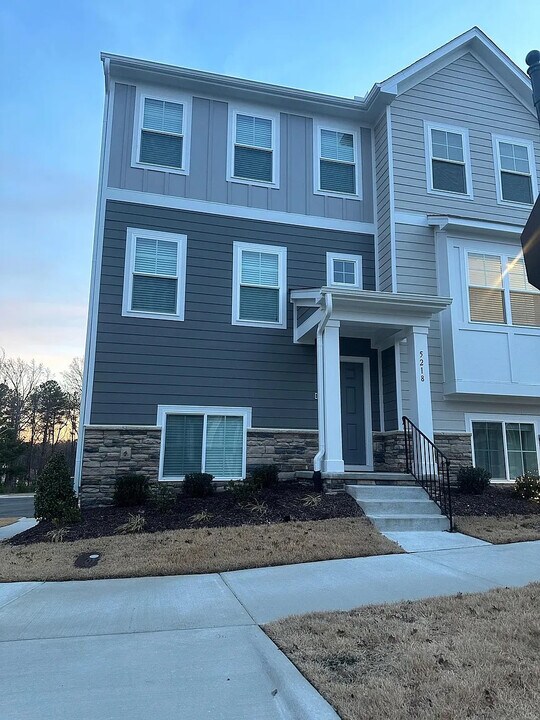 5218 Invention Wy in Raleigh, NC - Building Photo