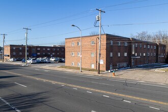 Plaza Place in Philadelphia, PA - Building Photo - Building Photo