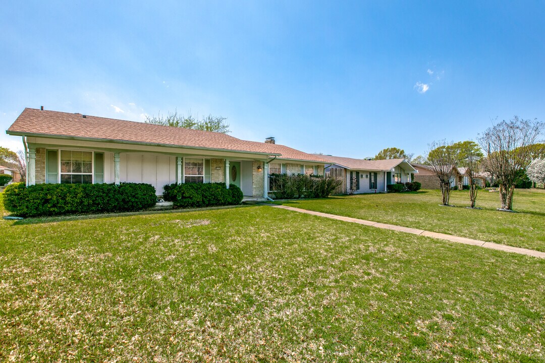 1312 E Spring Valley Rd in Richardson, TX - Building Photo
