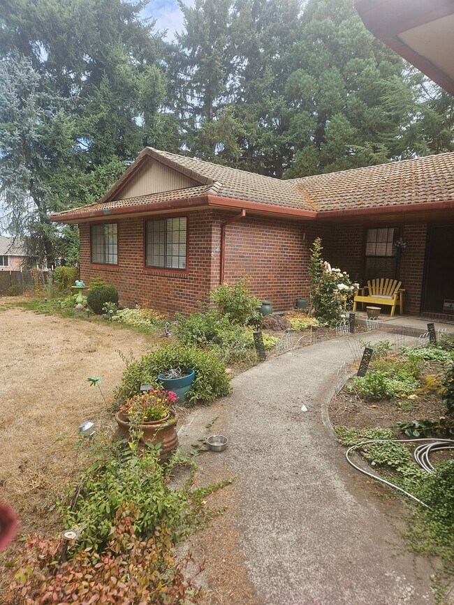 760 S Webb Rd in Cornelius, OR - Building Photo - Building Photo