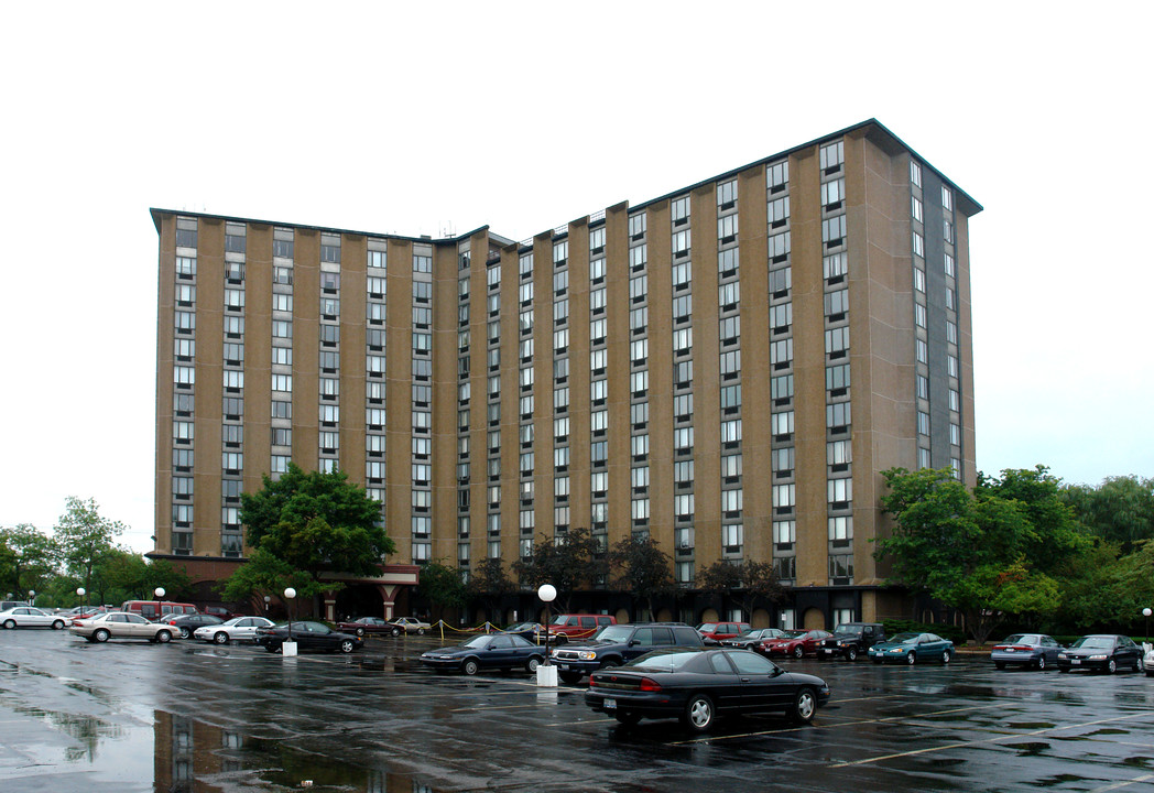 One Renaissance Place in Palatine, IL - Foto de edificio