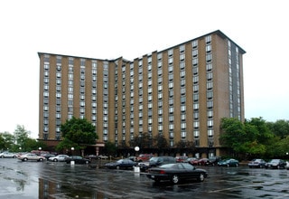 One Renaissance Place in Palatine, IL - Building Photo - Building Photo