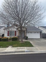 1025 Plumas court in Vacaville, CA - Building Photo