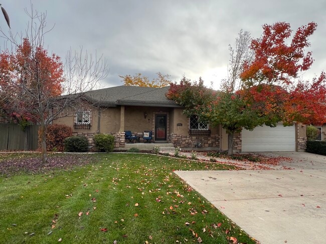 345 Meadow Brook Ln in Providence, UT - Building Photo - Building Photo