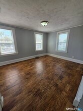 8 Mannz St in Hartford, CT - Building Photo - Building Photo