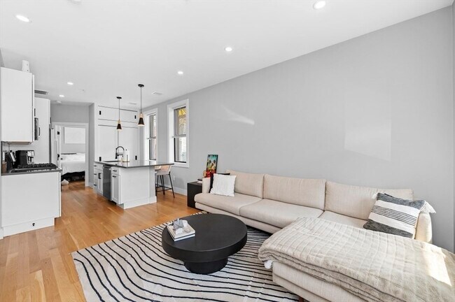 18 Pearl St, Unit 1 in Boston, MA - Foto de edificio - Building Photo