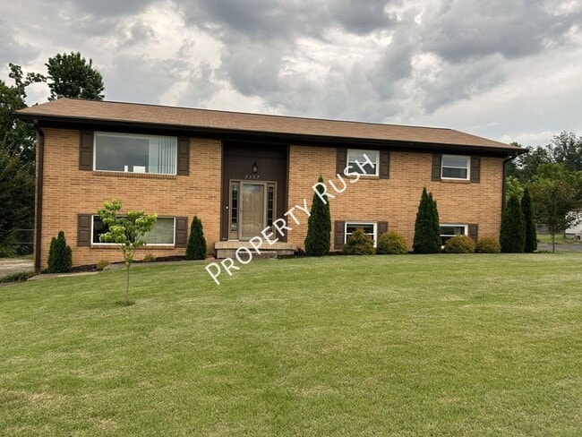 property at 2307 Arroyo Dr