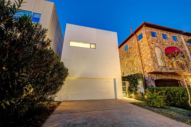 property at 5426 McCulloch Cir