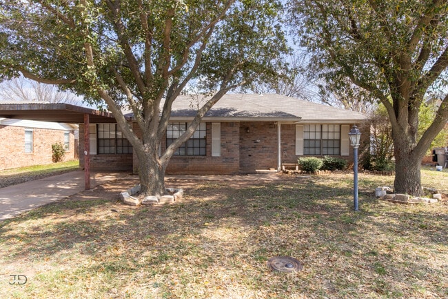 property at 2913 S Bandera Dr