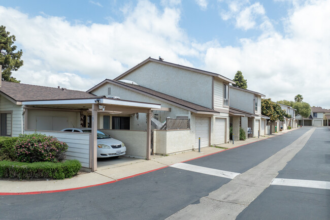 Monterrey Villas in Santa Maria, CA - Building Photo - Building Photo