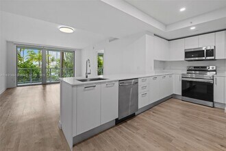 1500 Bay Rd, Unit N-0111 in Miami Beach, FL - Building Photo - Building Photo
