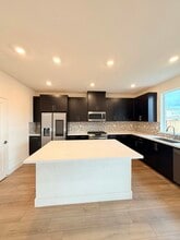 5242 Upton Ave in Tracy, CA - Building Photo - Building Photo