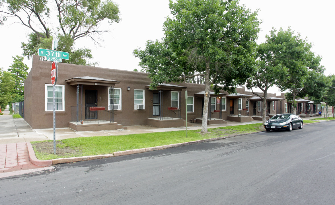 Americana Apartments in Denver, CO - Building Photo