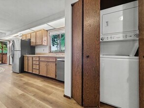 14327-14123 123rd Ave NE in Kirkland, WA - Foto de edificio - Building Photo