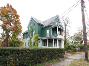 336 Maple St in New Britain, CT - Building Photo - Building Photo