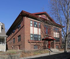 2000 Grand Ave S in Minneapolis, MN - Building Photo