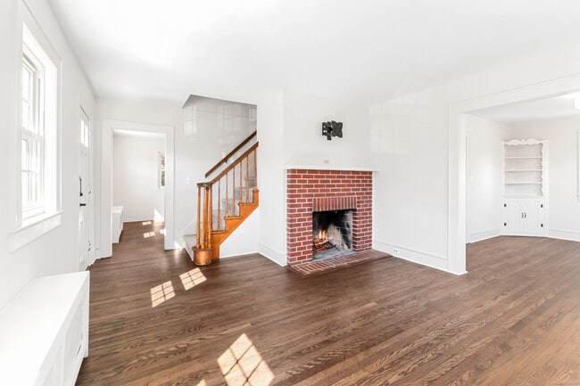 196 Woodrow Ave in Fairfield, CT - Building Photo - Building Photo