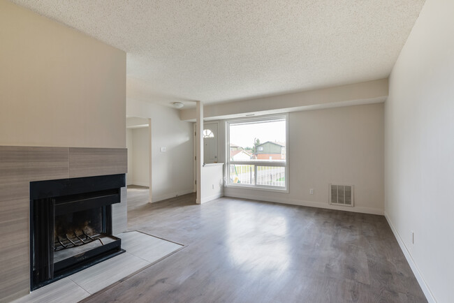 Garden Oaks in Edmonton, AB - Building Photo - Building Photo