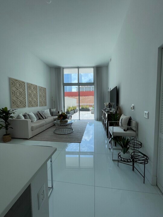1100 S Miami Ave, Unit 302 in Miami, FL - Building Photo