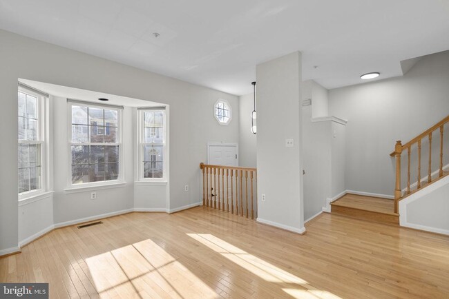 18502 Clovercrest Cir in Olney, MD - Building Photo - Building Photo