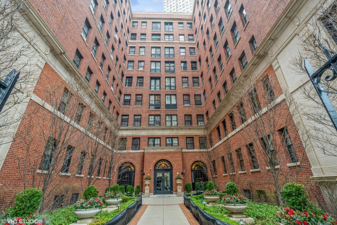 400 W Deming Pl in Chicago, IL - Building Photo