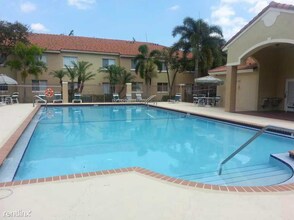 7921 NW 6th St in Pembroke Pines, FL - Building Photo - Building Photo