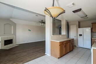 3309 Bentgate Ct in Denton, TX - Foto de edificio - Building Photo