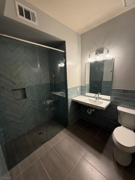 70 W Grand St in Elizabeth, NJ - Building Photo - Building Photo